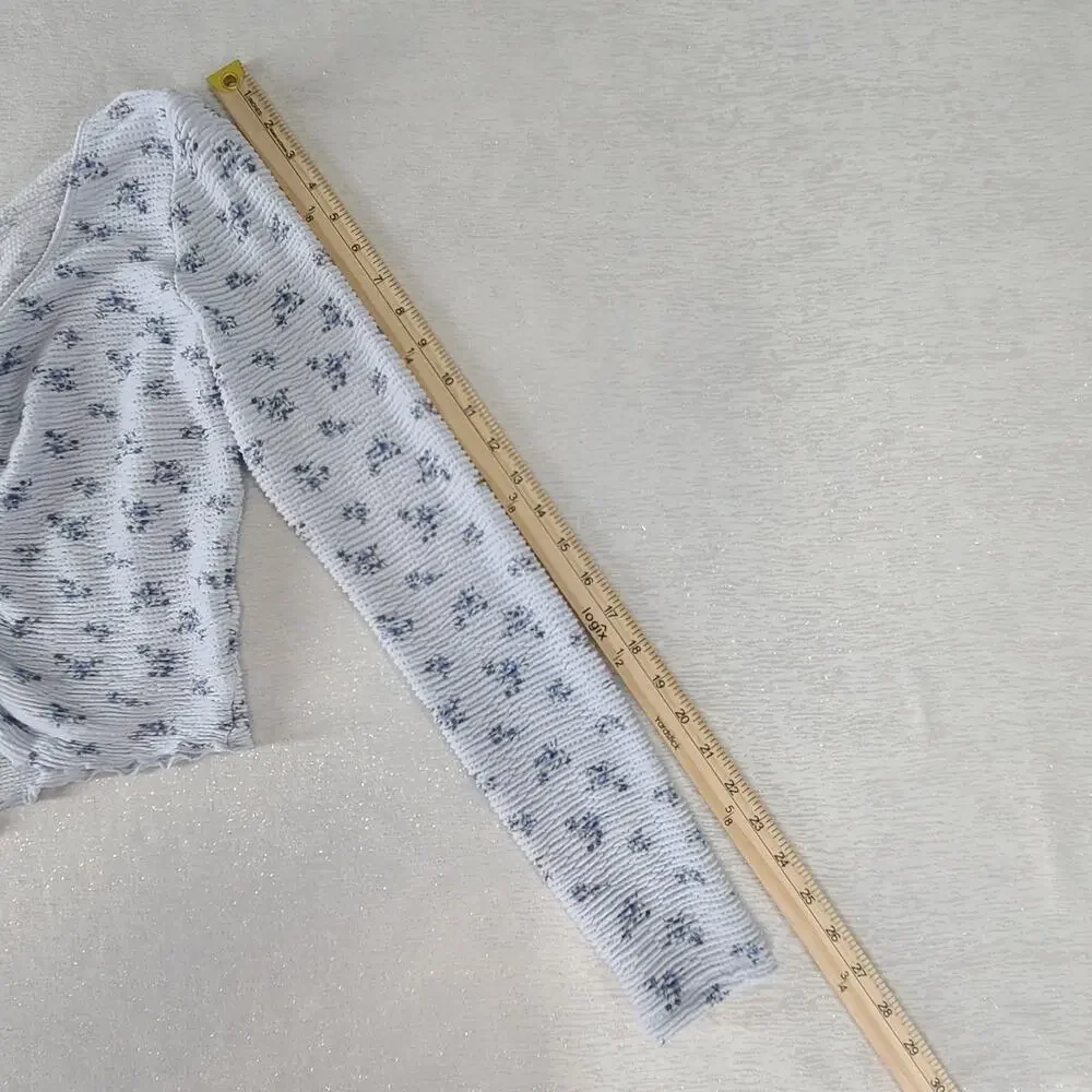 Hollister women's crop top baby blue floral Size Medium Cottagecore Fairy grunge - Picture 5 of 9